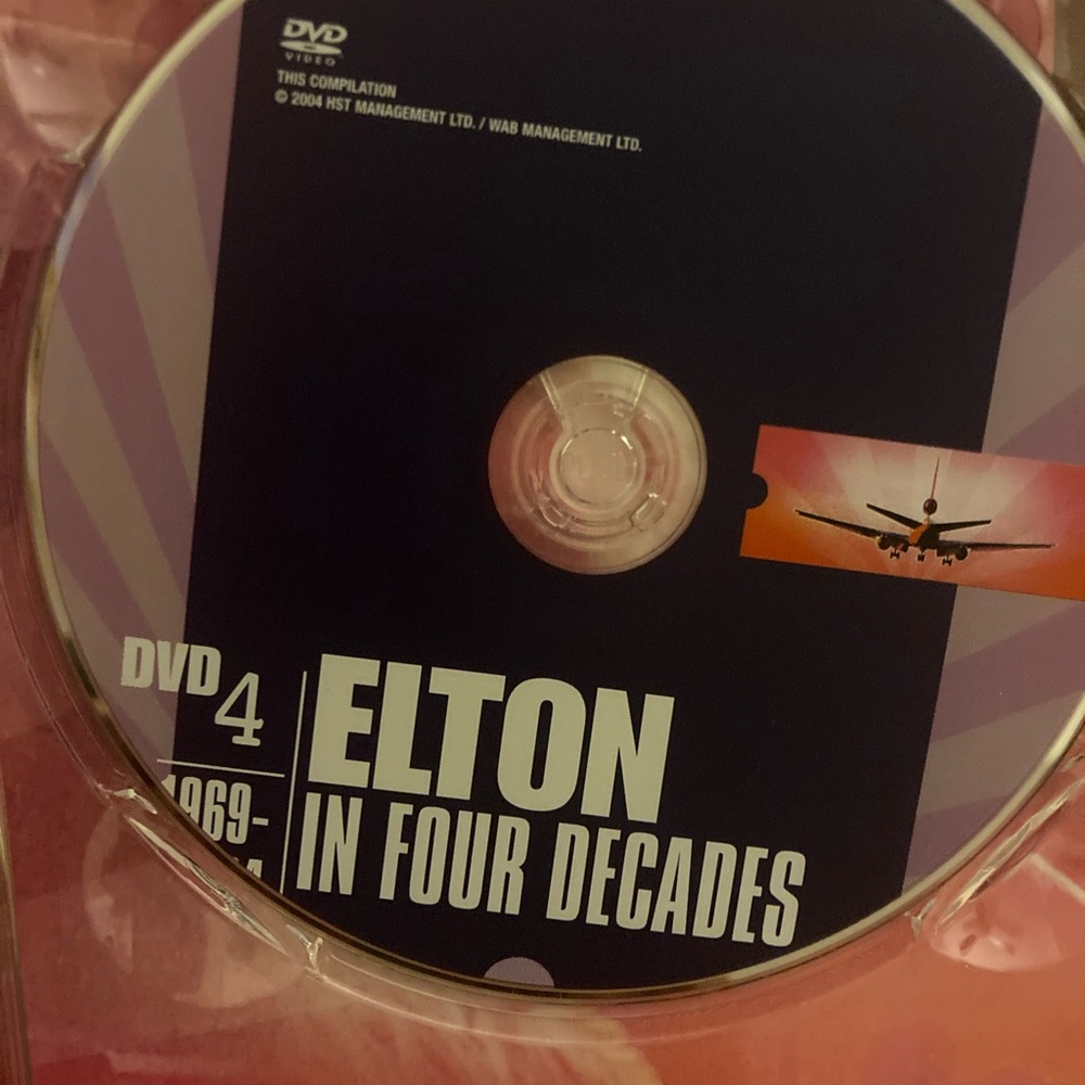 Elton John - In Four Decades (DVD 4) - Black & Purple Disc